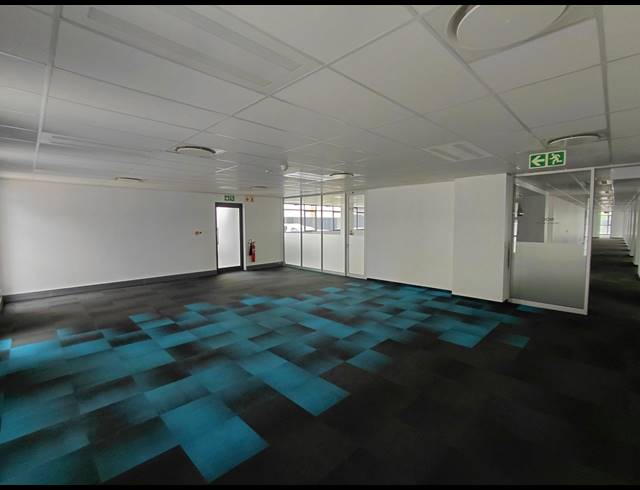 1,005M² OFFICE TO LET IN BRYANSTON